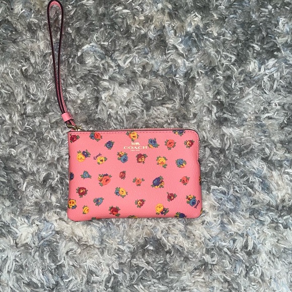 COPY - NWT - Coach Corner Zip Wristlet With Mini Vintage Rose Print Pink Lemona… - Picture 4 of 7